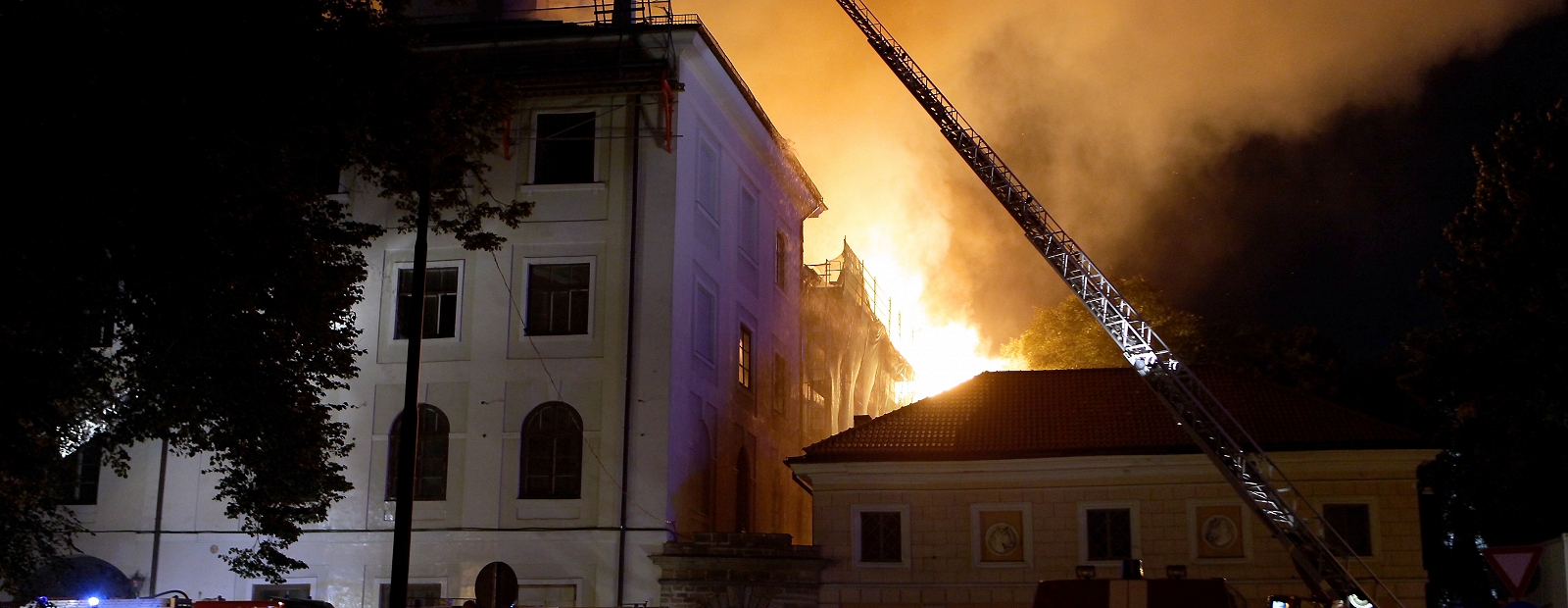 Рига горит. Пожар на риге сейчас. Рига горит. Рига горит. Рига горит.