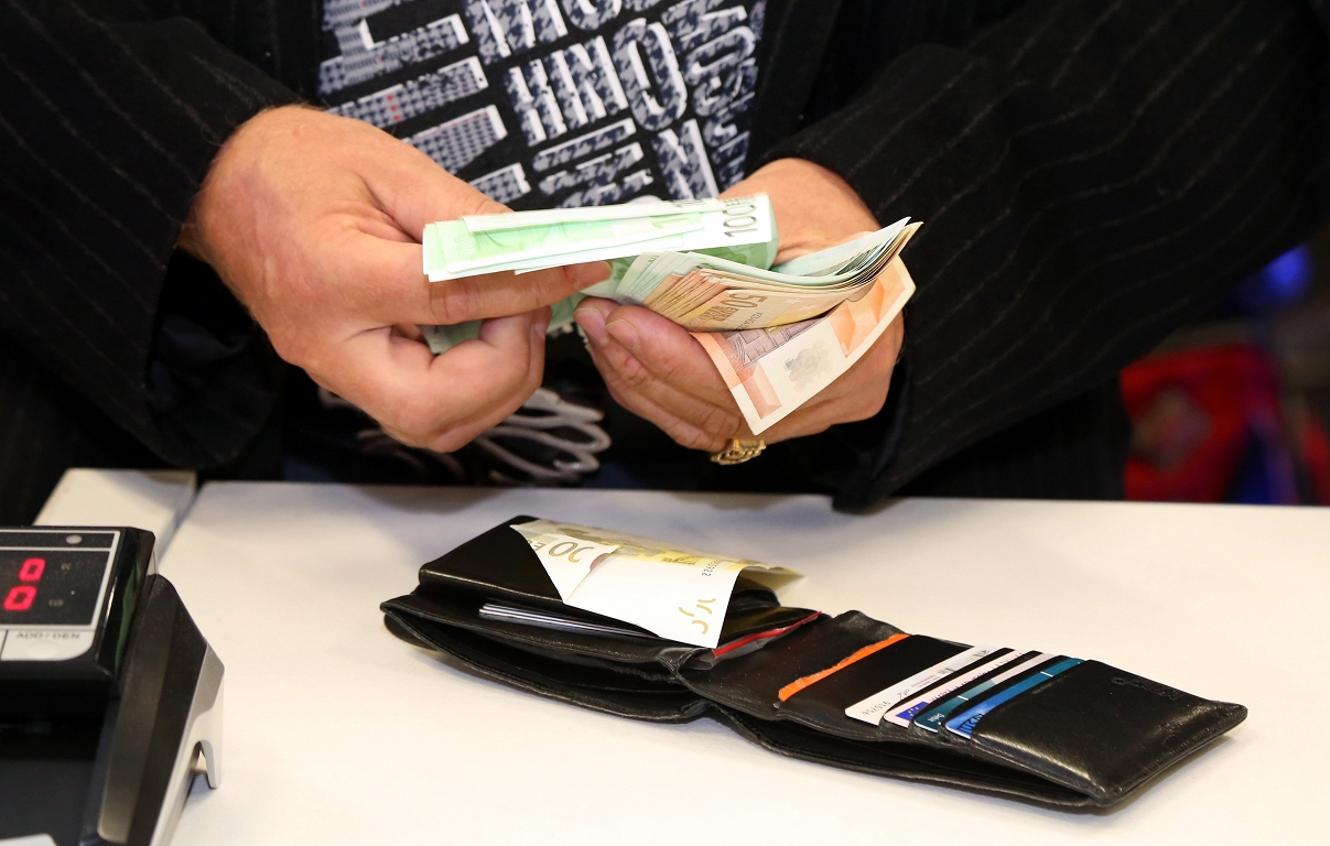 The Saeima Commission will push for changes to refuse to pay off the remuneration / day of officials’ remuneration
