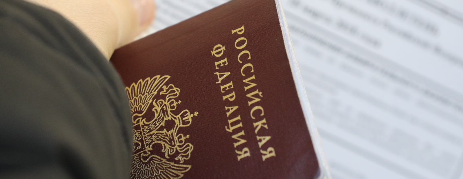 Latvia will give asylum to a Russian citizen and her children / Diena