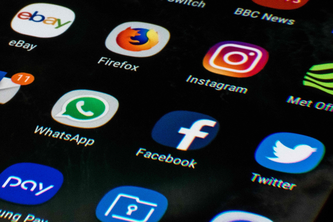 France is considering a ban on social media for children / day