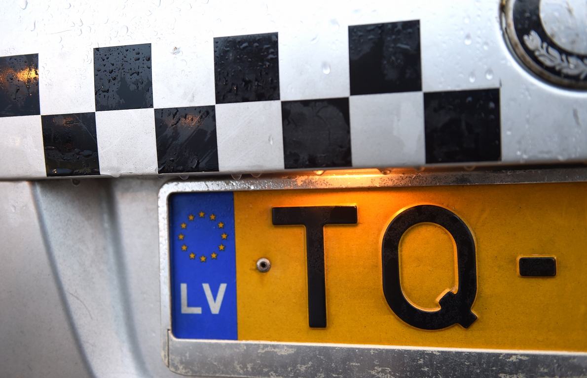 Pirmdien taksometru vadītāji protesta akcijā slēgs Rīgas, Daugavpils un Jelgavas centrus