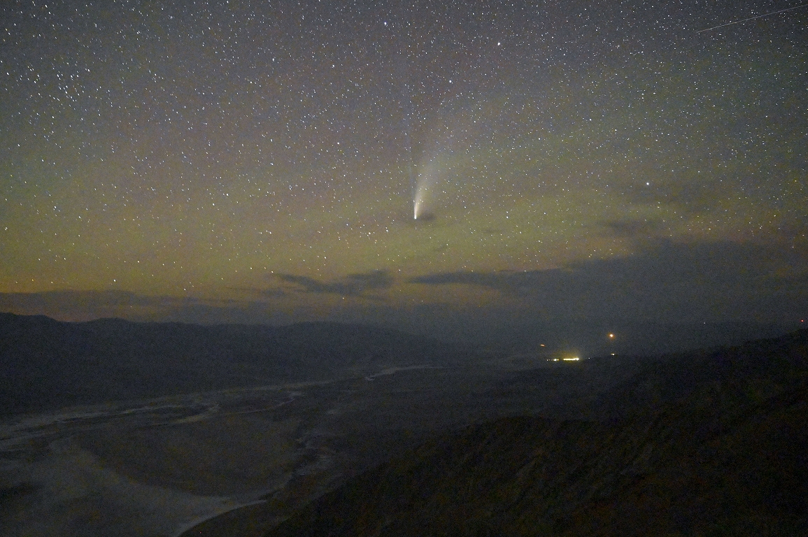 Pēc vairāk nekā 20 gadu ilga pārtraukuma Latvijas debesīs atkal vērojama spoža komēta
