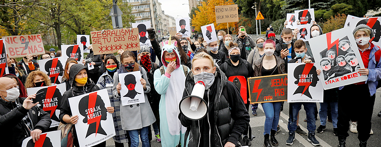 Poles activate protests against abortion ban / Day