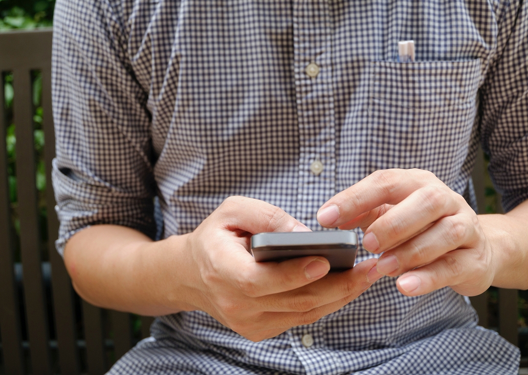 Telefonkrāpnieki turpina izkrāpt apjomīgas naudas summas; aiztur vairākus "naudas mūļus"