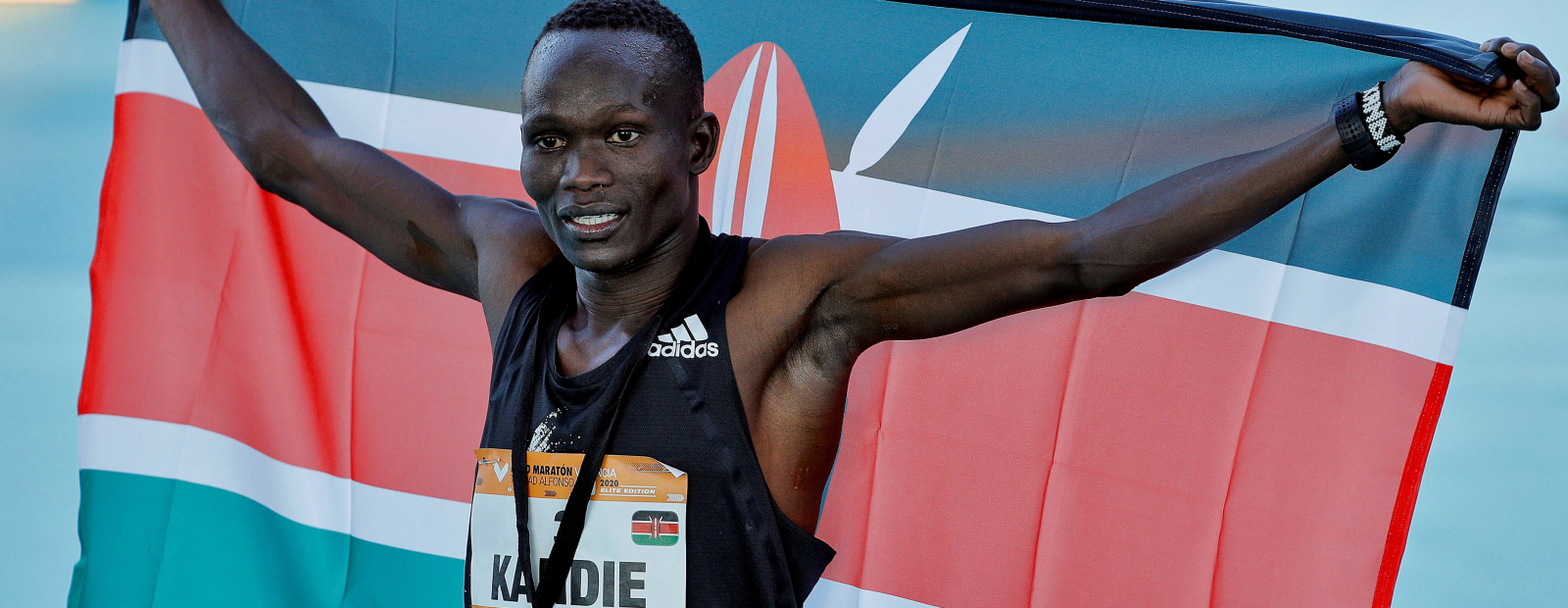 Kenyan Candy in Valencia corrects world record in half marathon distance / Day