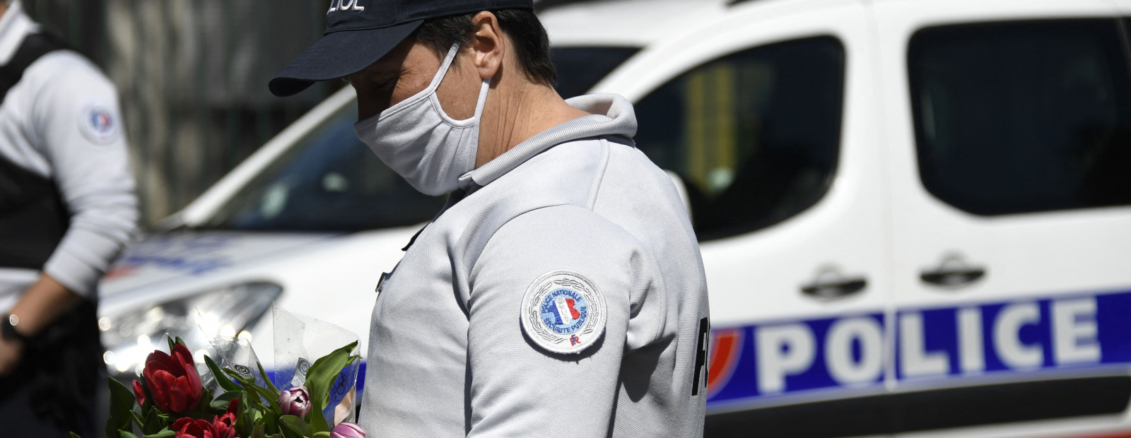 French authorities detain five people in connection with the killing of a police officer / Day