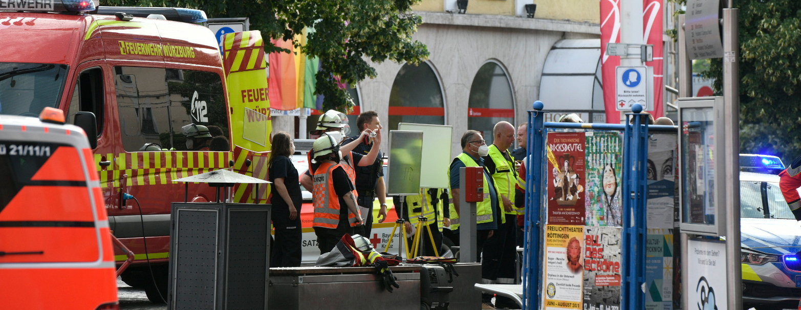 Knife attack kills three people in Germany but seriously injures five / Day