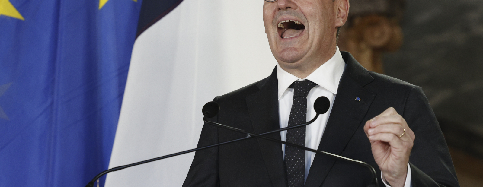 The French Prime Minister has been diagnosed with Covid-19 / Day