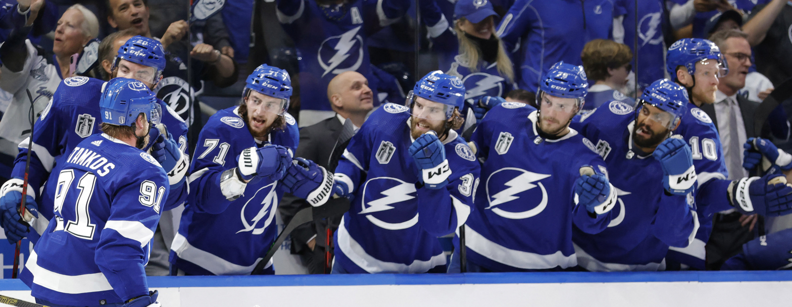 Lightning wins first victory in Stanley Cup final series / Day