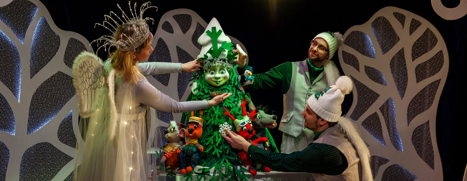 During Christmas, the Latvian Puppet Theater presents the Silver Fir / Day