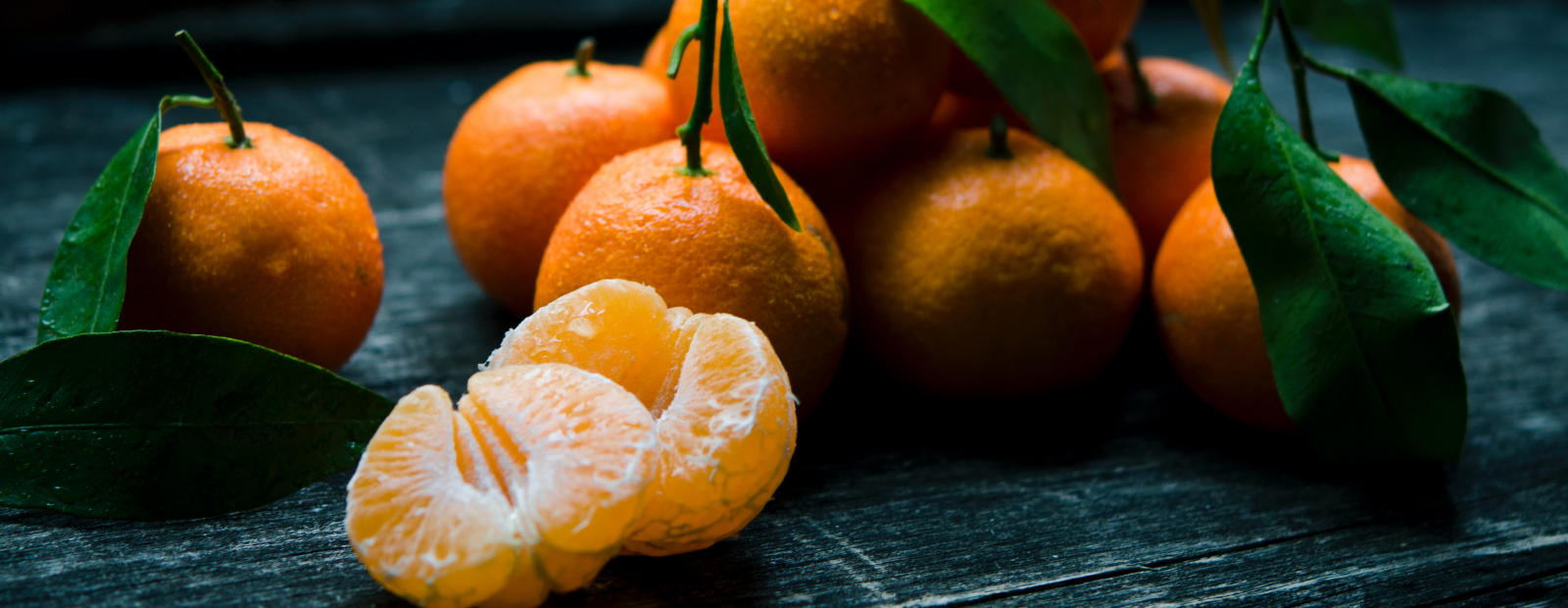 I creatori del profumo delle vacanze: mandarini e arance / giorno