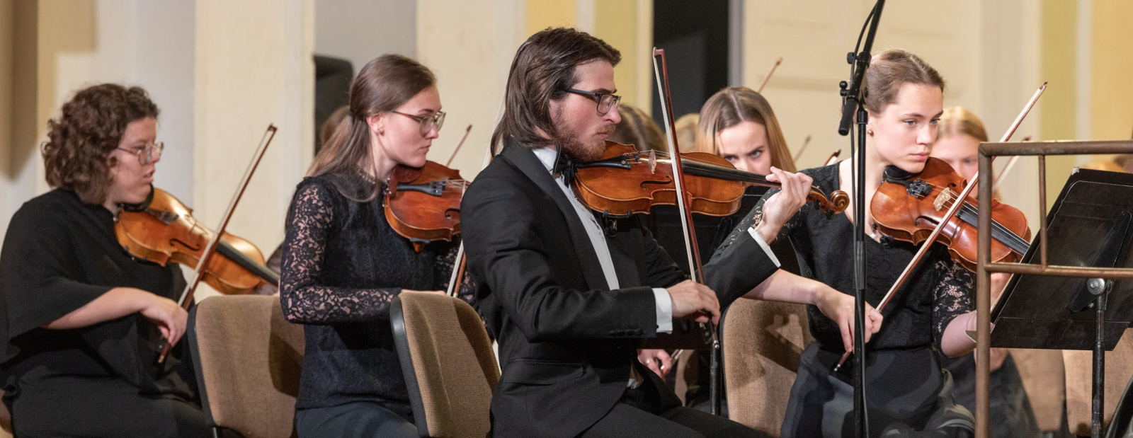 Opera and classical music pearls will be conducted by young people in Madonna and Riga / Diena