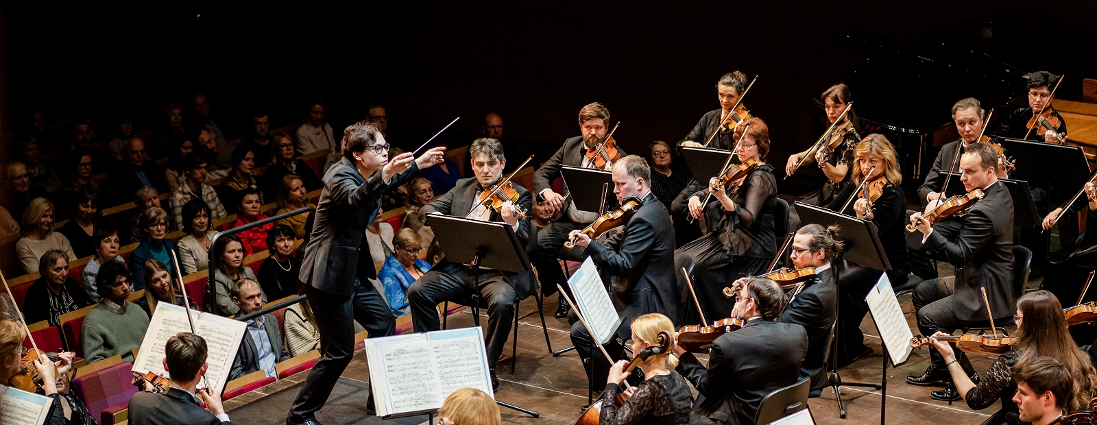 “The Latvian National Symphony Orchestra’s Stunning Performance in Ventspils: A Tale of Passion, Trust, and Musical Brilliance”