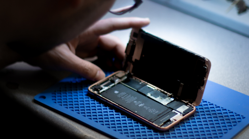 “Fast and Reliable Mobile Phone Repair Services at Promarket”