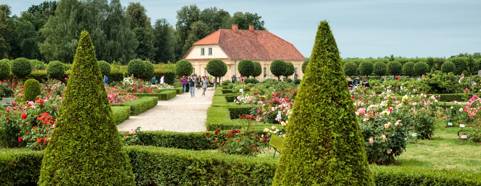 Exploring the Use of Water in Ancient Gardens: A Journey through Fountains, Crafts, and Music