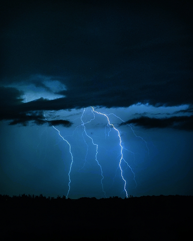 30,000 lightning strikes and floods / day in the UK