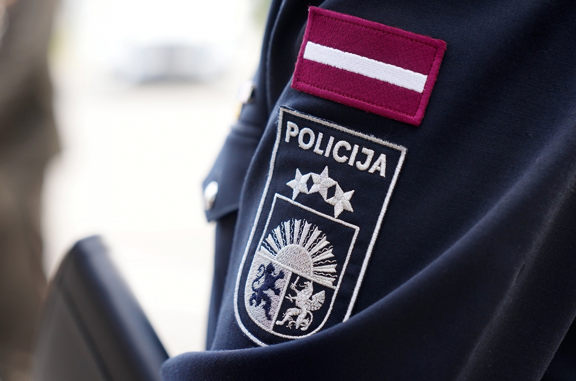 Bauskā zem tilta atrastais vīrietis miris nevardarbīgā nāvē