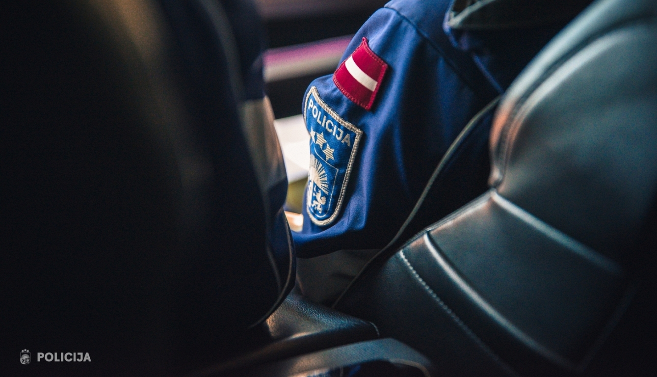 Daugavpilī par mātes nogalināšanu un aprakšanu mežā apcietina vīrieti