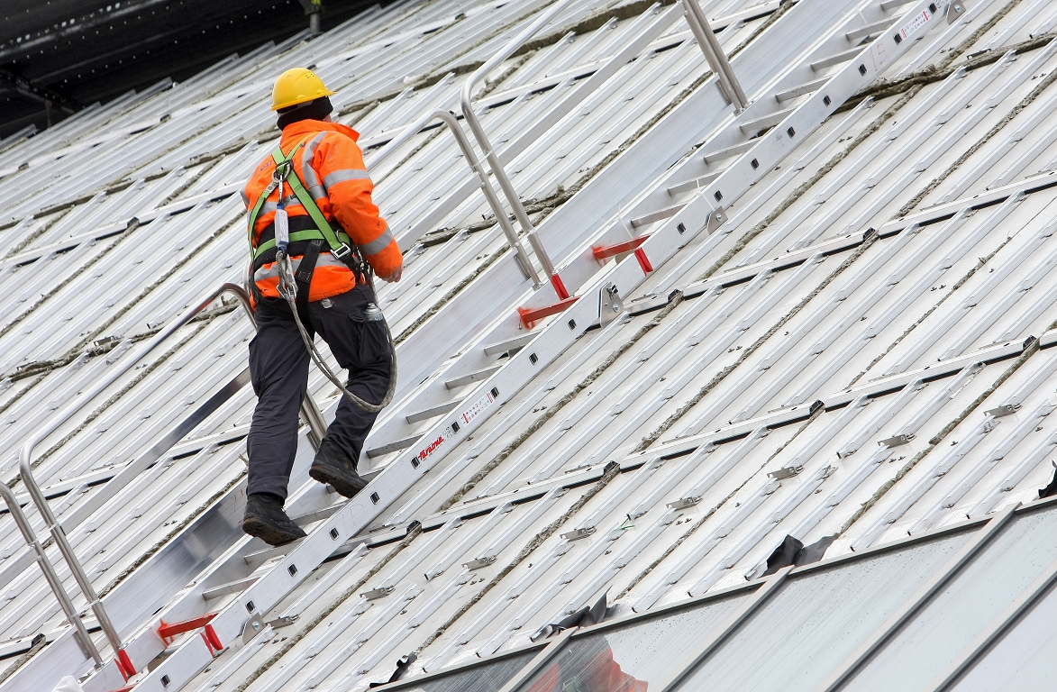 Būvniecībā nodarbinātajiem par virsstundu darbu no augusta maksās 50% no algas