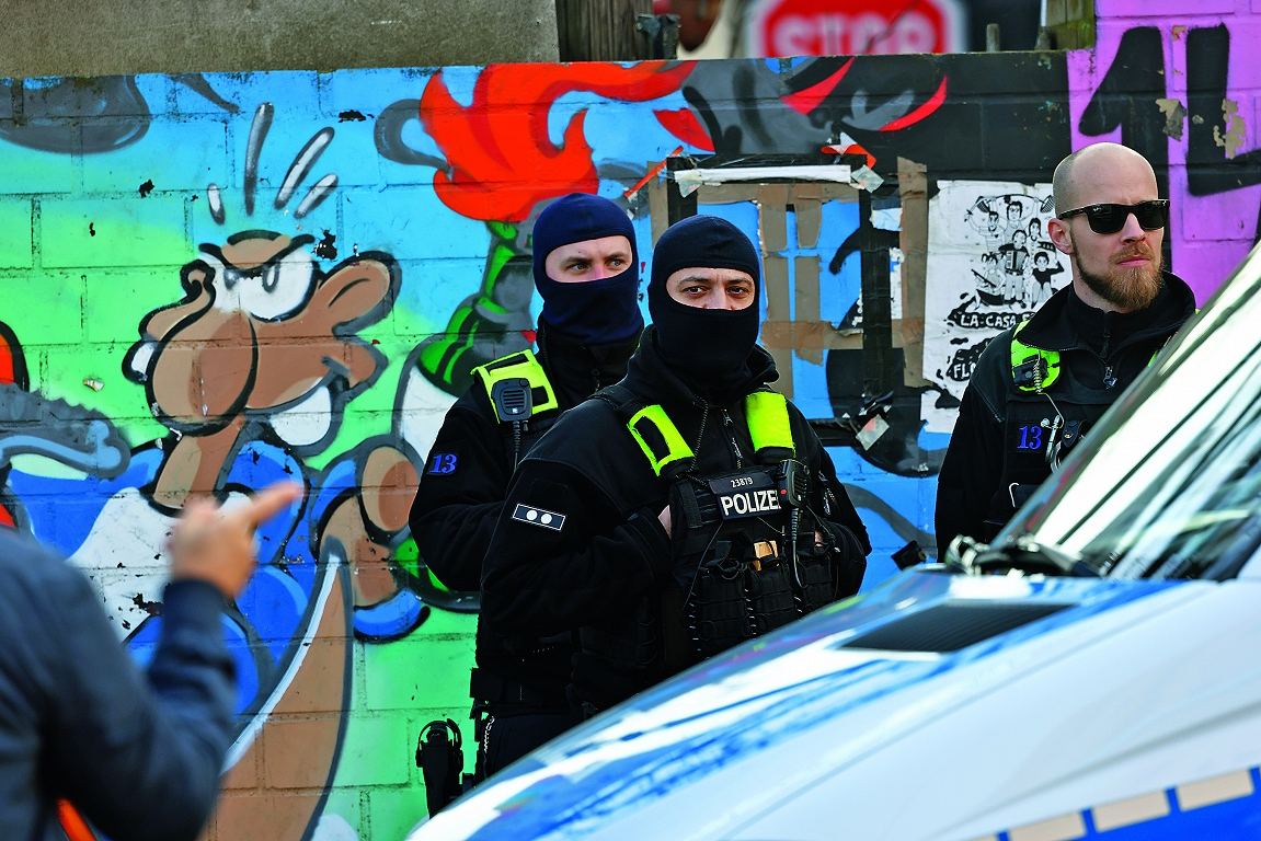 Sīrijas pilsoni Vācijā tiesā par 70 cilvēku noslepkavošanu