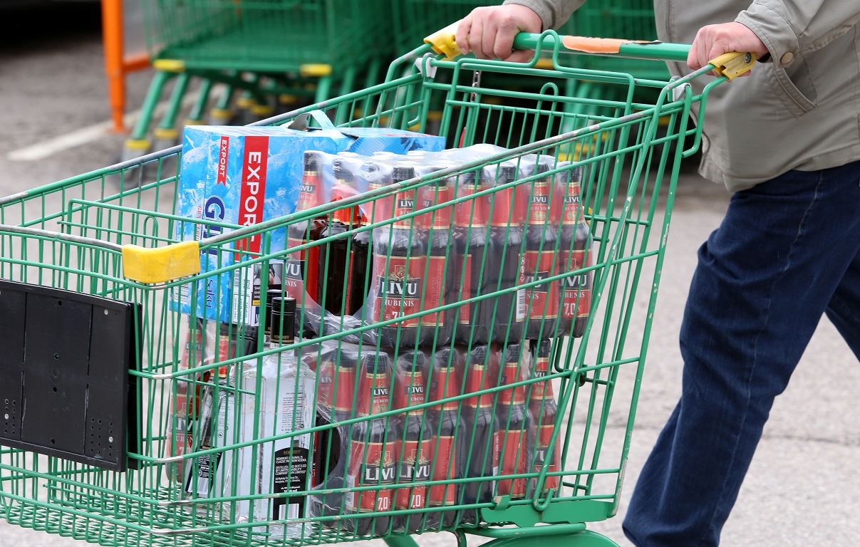 Due to the rise in VAT, the Estonian people could buy alcohol in Latvia / day more actively