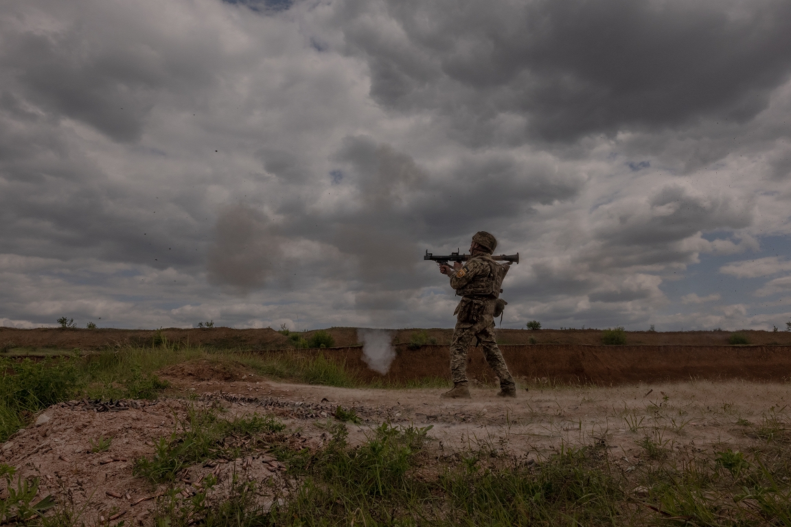 Ukrainā diennakts laikā iznīcināti 820 iebrucēji