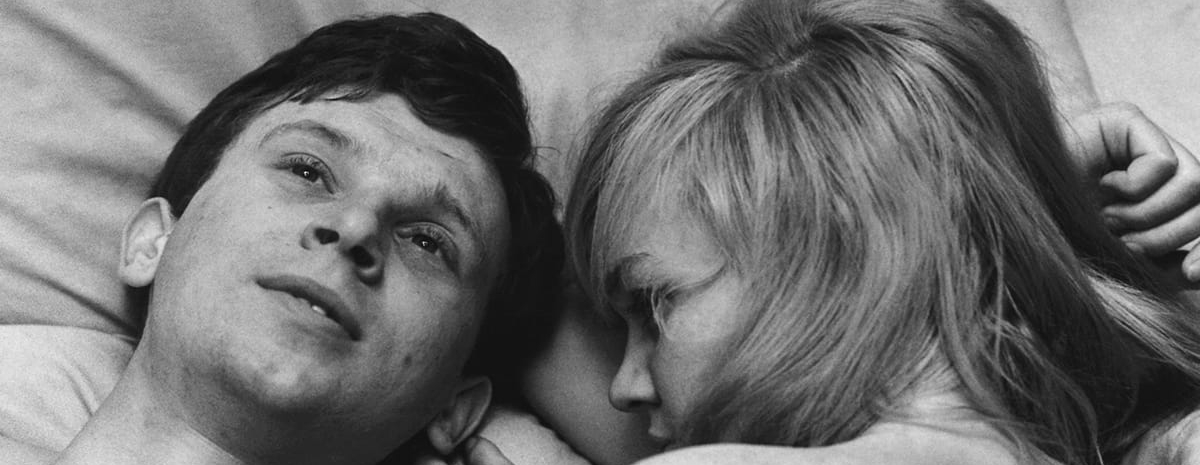 ミロシュ・フォアマン監督の映画『ブロンド・ラブズ』（1965）は、古典的な映画の夜のシーズンを締めくくる/ディエナ