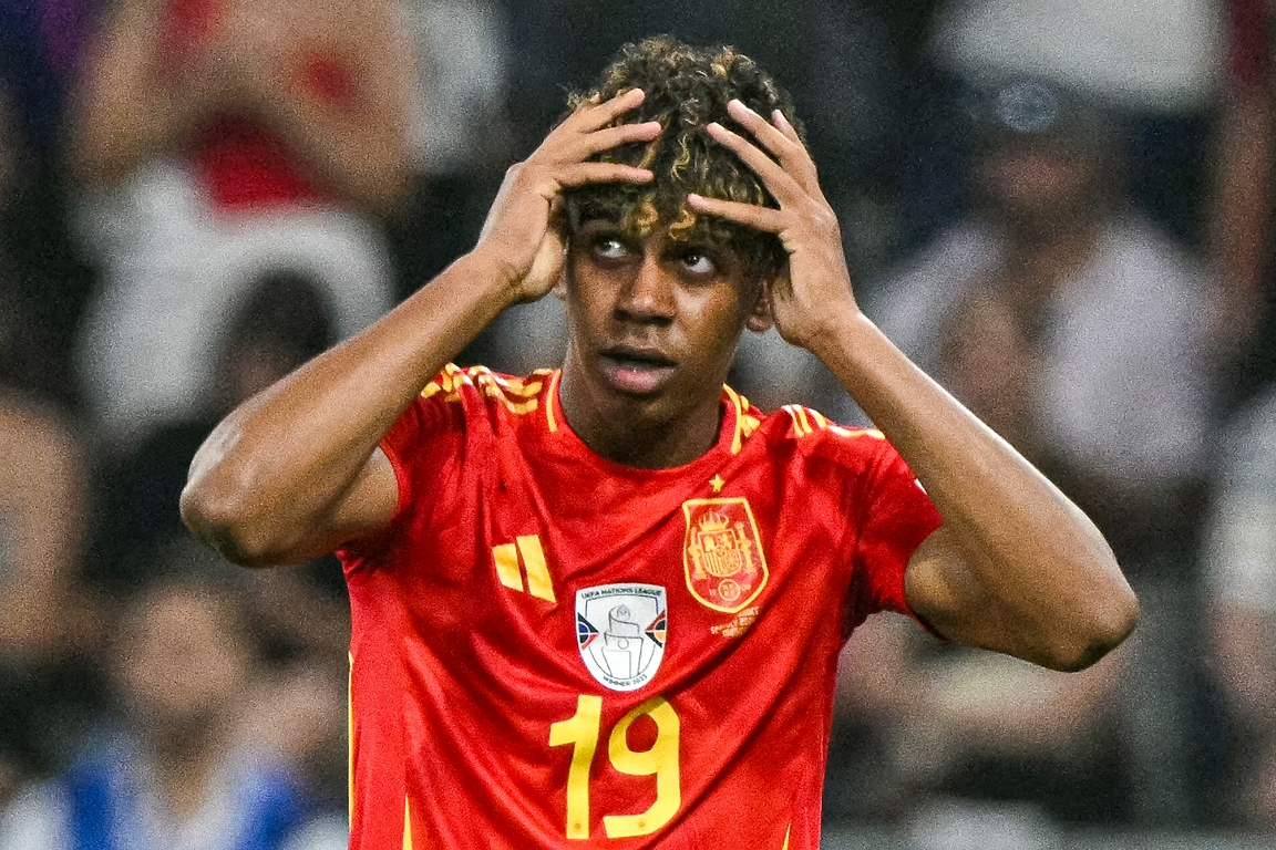 17 -year -old Jamal with the football club Barcelona signs a contract by 2031 / day