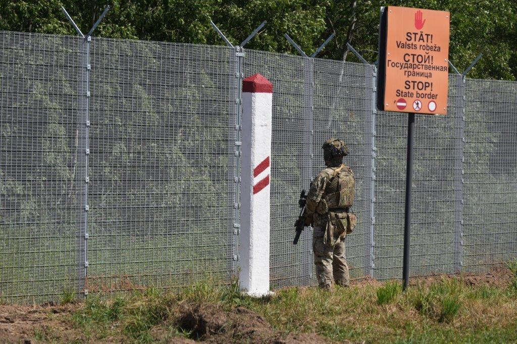 Ceturtdien novērsti 32 nelegālo migrantu mēģinājumi šķērsot Latvijas - Baltkrievijas robežu