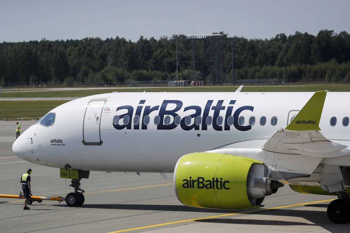 airBaltic pārvadāto pasažieru skaits piecos mēnešos pieaudzi