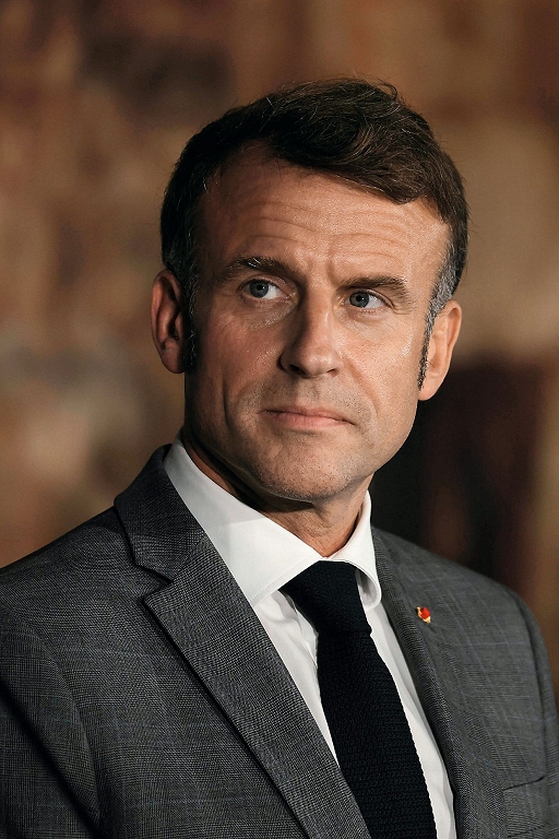 Macron warns new European sanctions against Russia / day