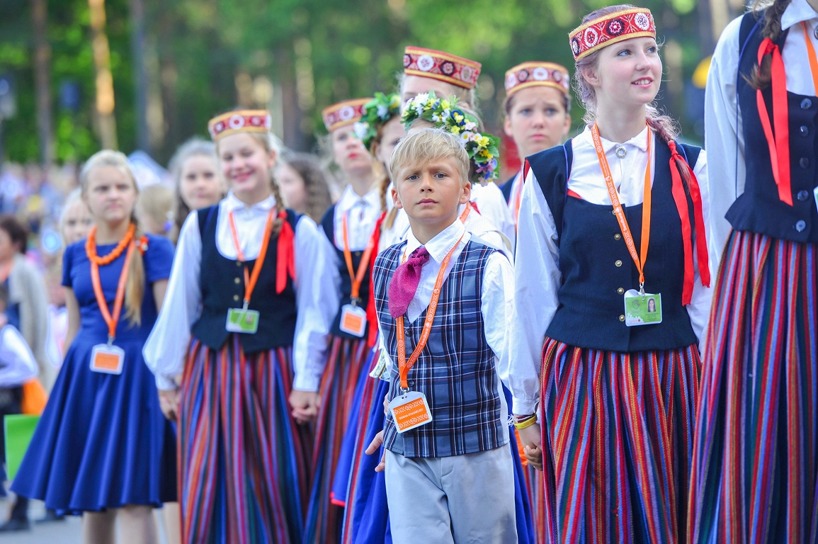 The School Youth Song and Dance Celebration will bring about 37,550 participants / day this summer