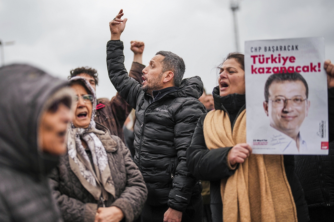 Policija aizturējusi Turcijas prezidenta galveno politisko sāncensi Imamoglu