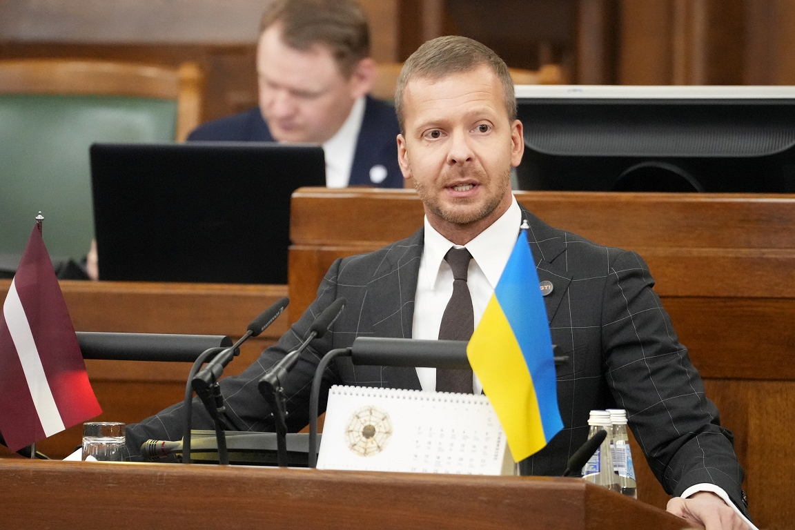 Parlamentā asas debates par to, vai Latvijā būtu jāizrāda cieņa Ukrainas himnai