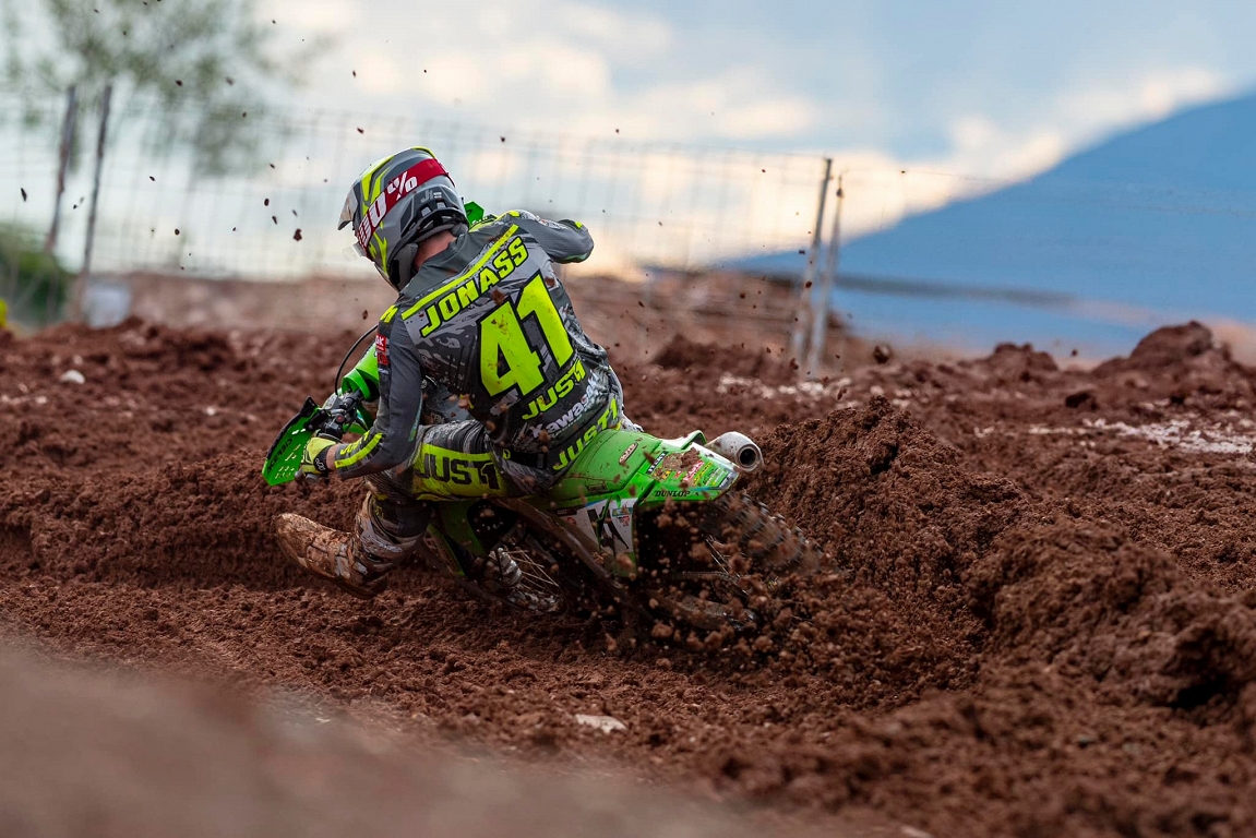 Ķegumā MXGP klasē Latviju pārstāvēs Jonass un Kokins