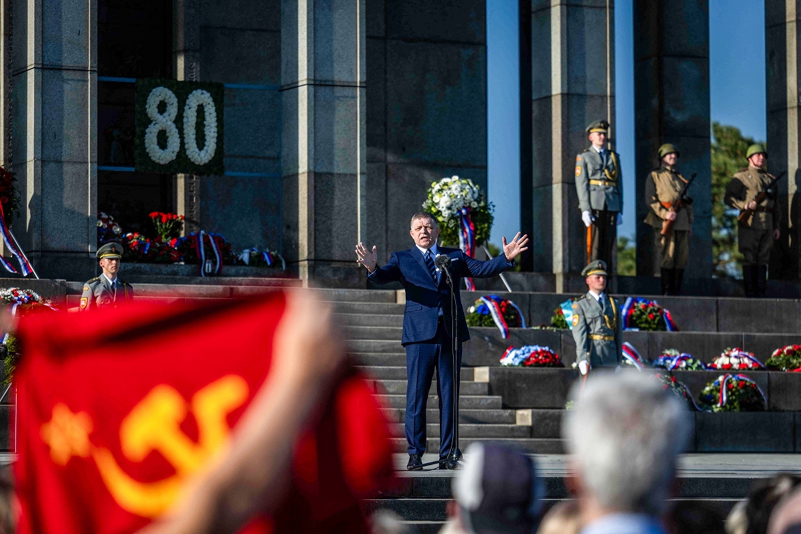 Fico kuplinās Kremļa draugu pulku 9. maijā