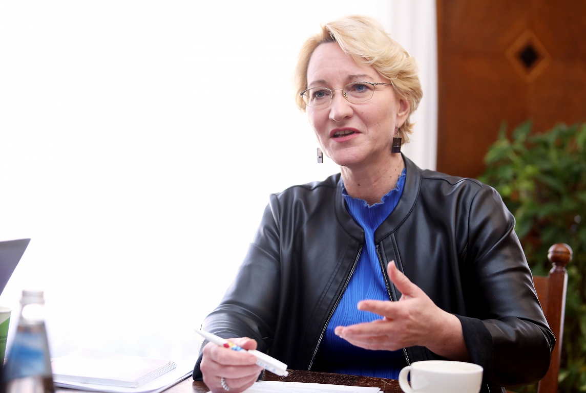 Izglītības ministre: Bērniem jāmāca atpazīt seksuālu uzmākšanos
