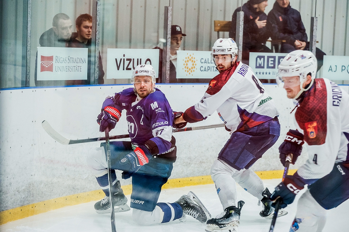Ar prasmīgākiem izpildītājiem