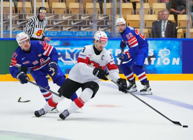 The World Champion / Day will be determined in the US and Swiss hockey team duel