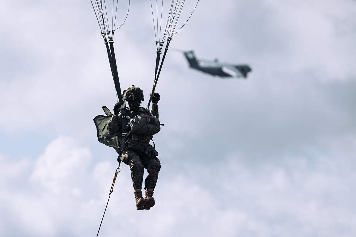 Allies in Daugavpils implement air paratroopers operations / day