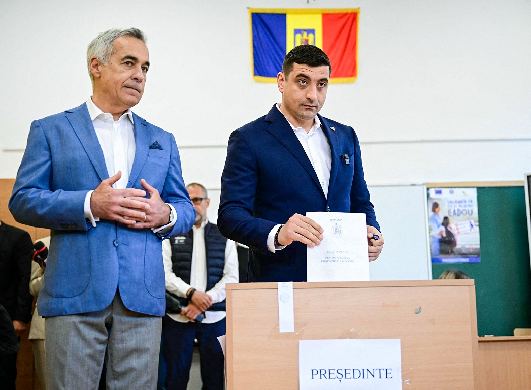 In the second round of the Romanian presidential election – Trump supporter against Liberal / Day