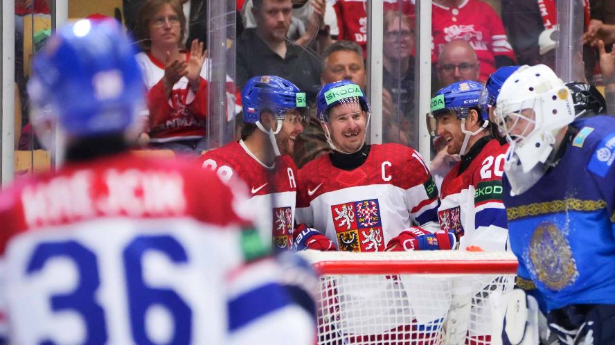 Czech and Swedish hockey players over the World Championship Games / Day