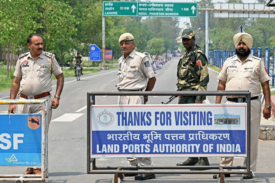 Five civilians / days were killed between Indian and Pakistani soldiers