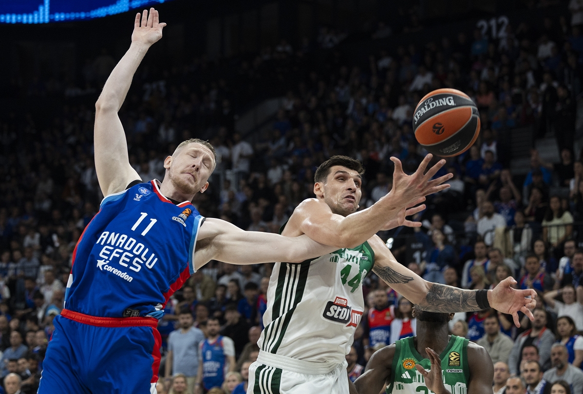 Schmitt with 15 points helps Anadol Efes to reach a decisive game in the Euroleague quarterfinals / day