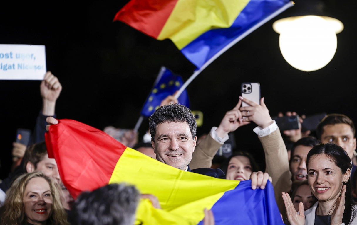 Centrist wins the right -wing Romanian election / day