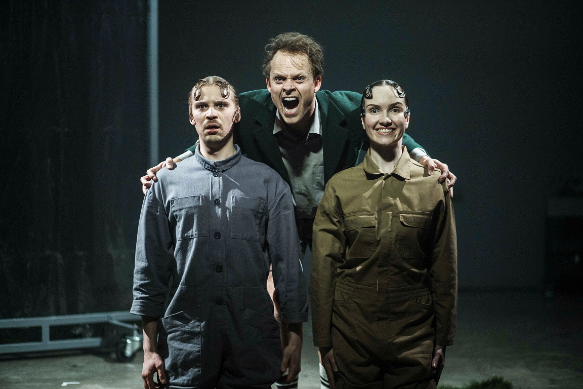 To grow by mistake between real and unrealistic. National Theater staged ETA Hofmann Sand Man / Day