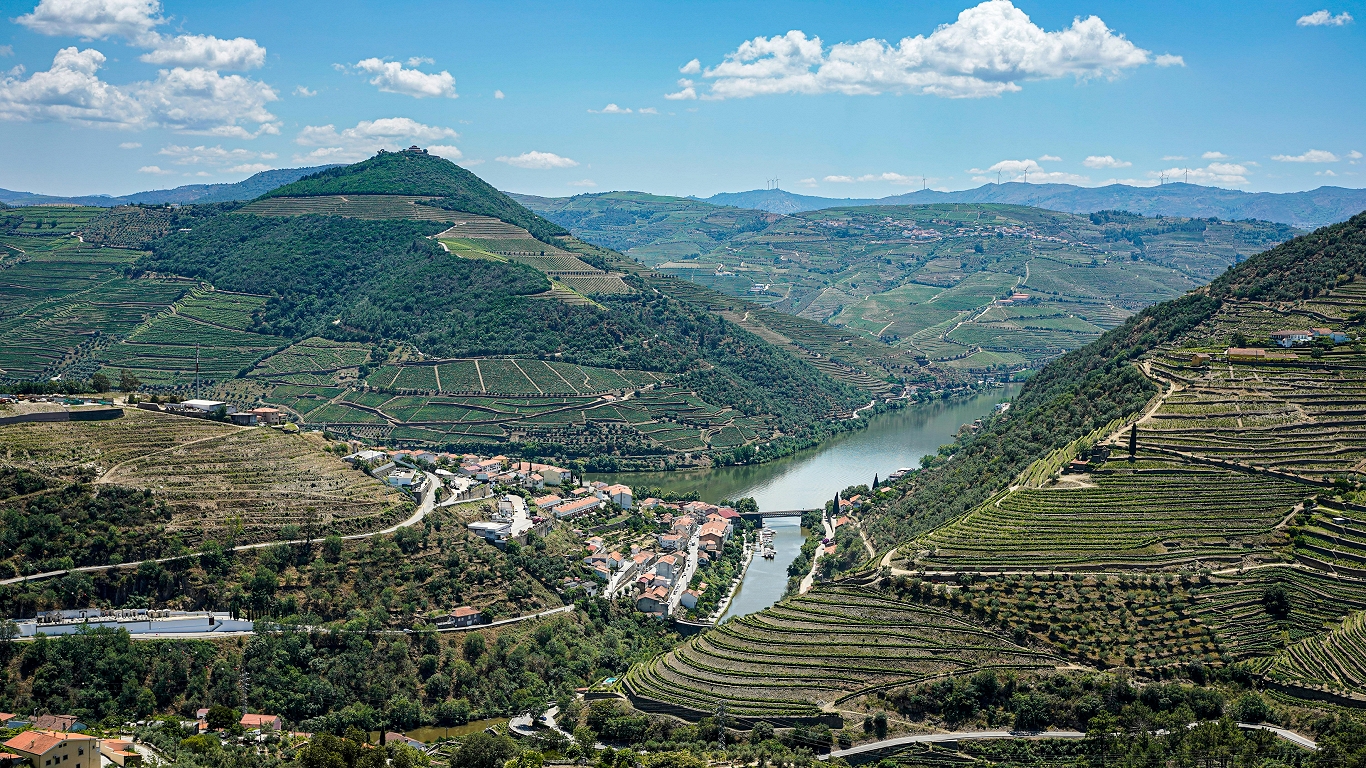 Tourism is developed in parallel to the main business / day