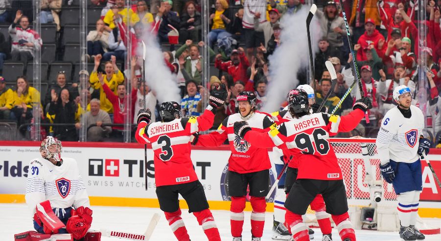 Danish and Austrian hockey players win the World Championship match / Day