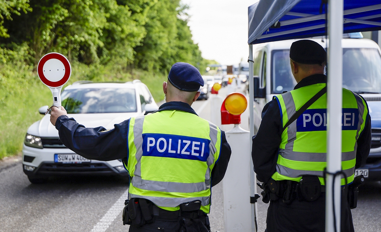Germany closes borders for illegal immigrants / day