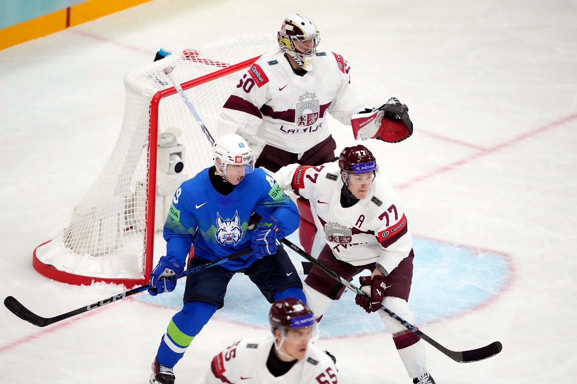 Latvian hockey players win Slovenia / Day after a successful second period